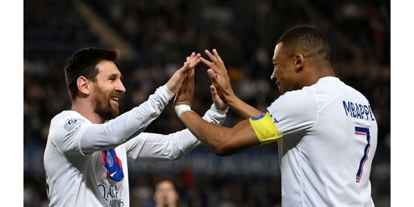 Lionel Messi está incondicionalmente disposto a ensinar aos outros conhecimentos de futebol Lionel Messi está incondicionalmente disposto a ensinar aos outros conhecimentos de futebol